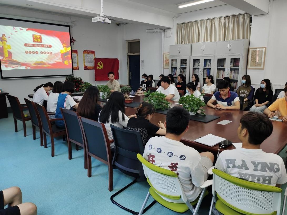 “牢记历史使命 书写人生华章”艺术学院召开毕业生党员座谈会